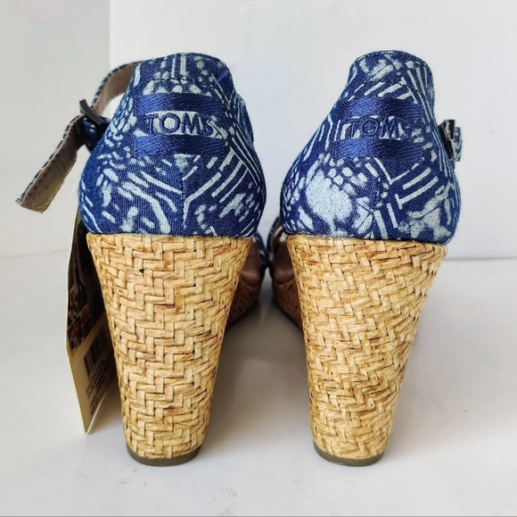 TOMS Clarissa Sandals 9.5 Blue Batik Textile Wrapped Wedge - Picture 4 of 16